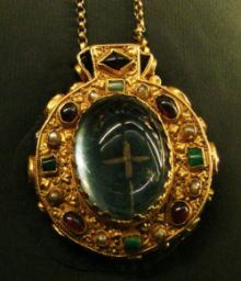 Wertvoller Talisman von Karl dem Groen im Palais du Tau in Reims