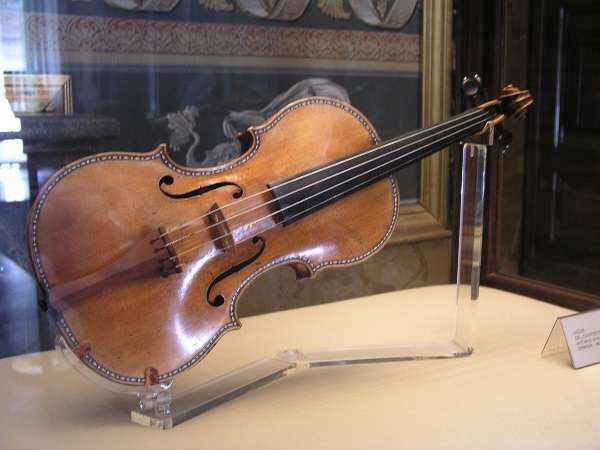 Wertvolle Stradivari-Violine im Palacio Real in Madrid